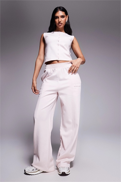 Джоггеры с широкими брючинами, с логотипом с рельефным тиснением и швом с высоким содержанием хлопка co-ord артикул 147015725