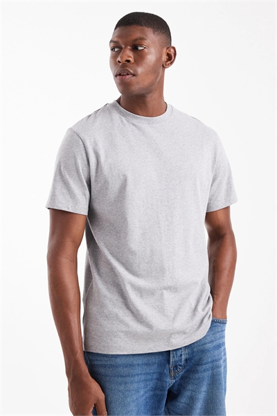 Футболка Essentials с прямым кроем артикул 125759729