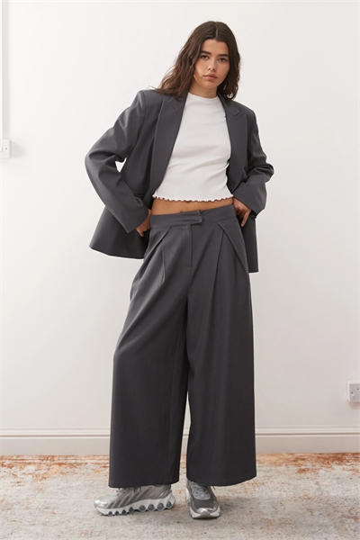 Брюки с широкими штанинами и двойной складкой артикул 148605689