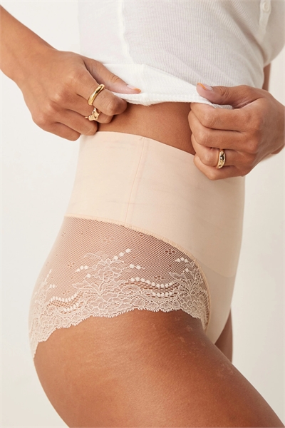 Трусики-хипстеры SPANXsupersmooth с незаметным кружевом артикул 119521776