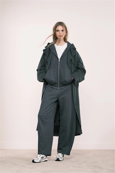 Брюки-джоггеры с расклешенными штанинами и декоративными швами co-ord артикул 150391801