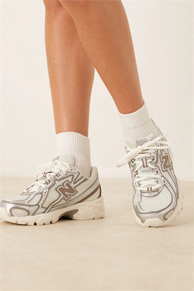 740 кроссовок унисекс артикул 141913391