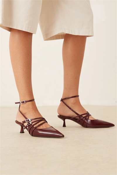 Туфли на низком каблуке с ремешком на пряжке от Sadie артикул 144137904