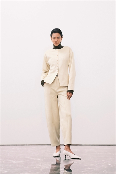 Брюки с расклешенными штанинами и декоративным швом спереди, выполненные из искусственной замши co-ord артикул 151450927