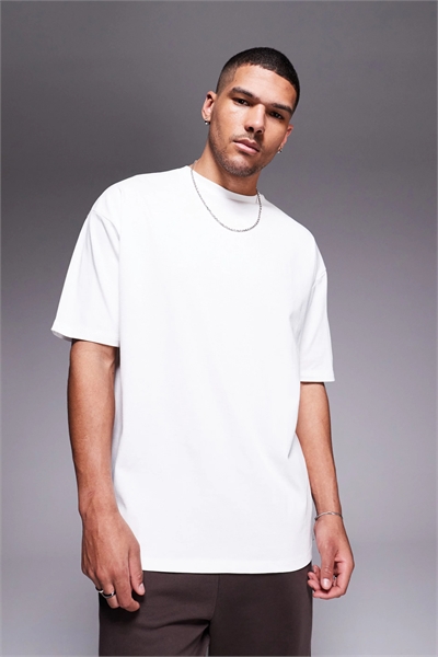 Объемная футболка свободного кроя артикул 137033634