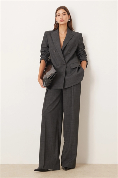 Брюки классического кроя с складками в стиле терияки артикул 151861588