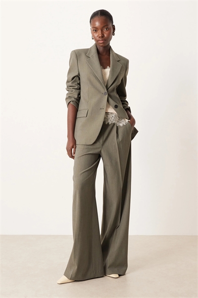 Брюки свободного кроя с складками спереди от Napoli co-ord артикул 151864651