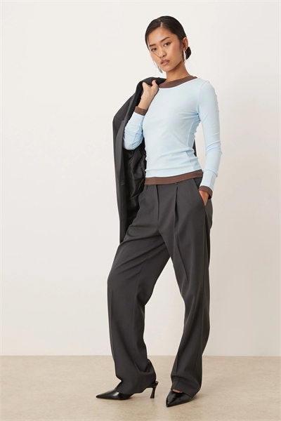 Брюки с высокой талией и складками спереди, подходящие к любому наряду артикул 152233571