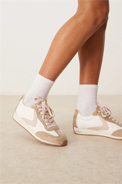 Кроссовки на шнурках для повседневной носки артикул 147791537