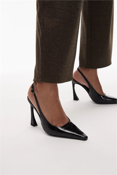 Стильные туфли с загнутым каблуком и открытой пяткой артикул 149757953