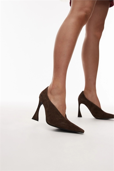 Туфли на каблуке с заостренным носком артикул 150038264