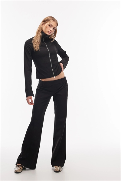 Брюки из костюмной ткани с заниженной талией и расклешенными штанинами co-ord артикул 154328713