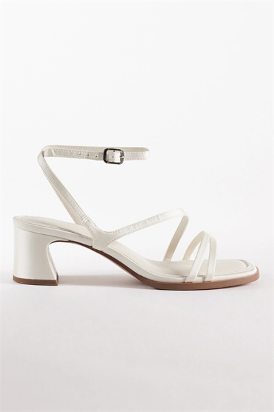 Сандалии с средним каблуком «Wide Fit Honeybee» артикул 152236362