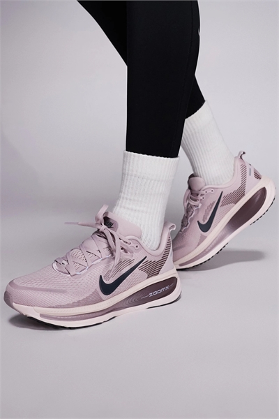 Кроссовки Vomero 18 артикул 149997995