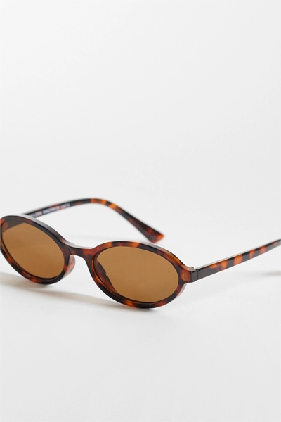 Овальные солнцезащитные очки артикул 155595771
