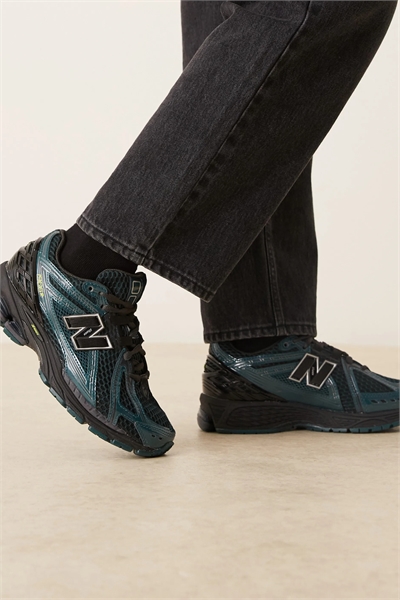 Кроссовки унисекс 1906 артикул 150236178