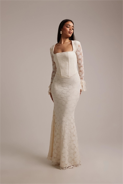 Свадебное макси-платье от Juliette с квадратным вырезом, корсетными элементами, бантиком и рукавами-бабочками из кружева артикул 154999460