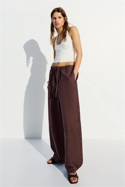 Джинсы-балоны с низкой посадкой и широким кроем артикул 156594482