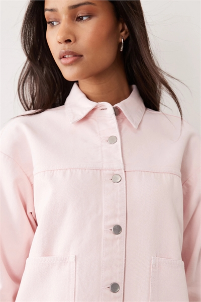 Прямоугольная джинсовая куртка с карманами спереди артикул 154332620