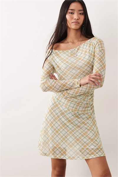 Мини-платье с длинными рукавами и спадающими плечами артикул 156252182