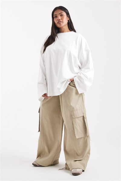 ASOS DESIGN Curve — широкие брюки в стиле «ютилити» с низкой посадкой артикул 149822388