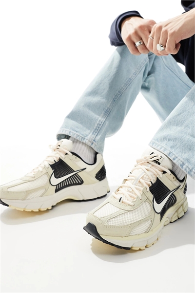 Кроссовки Zoom Vomero 5 артикул 137292218