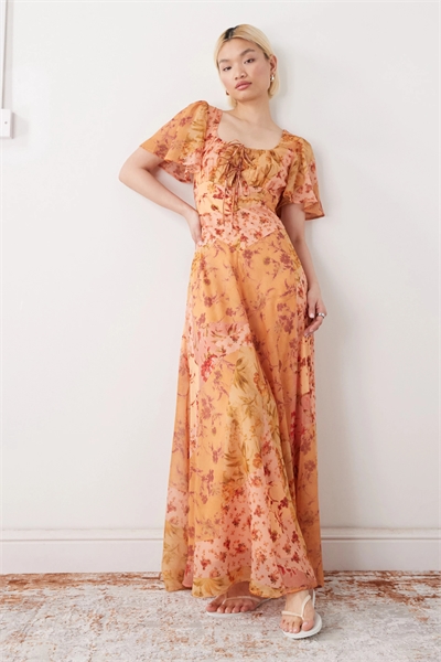 Платье-макси в стиле «ти» с двойными рукавами-накидками и годетами артикул 153085533