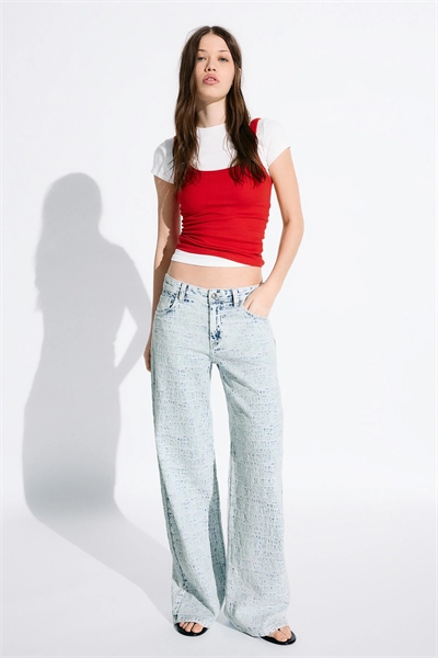Джинсы-бойфренды с низкой посадкой и фактурным жаккардовым узором артикул 156511808