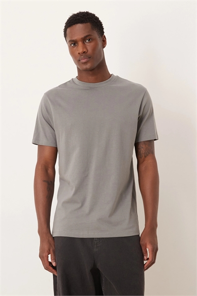 Футболка Essentials с прямым кроем артикул 153712475