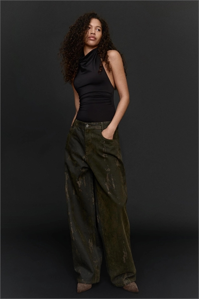 Боди с рюшами и завязками за шеей артикул 156004711