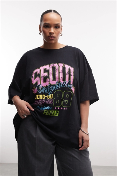 ASOS DESIGN: Оверсайз-футболка Curve с принтом «Сеул» артикул 153366105