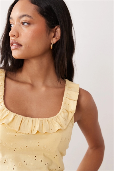 Жилет с оборками, круглым вырезом и вышивкой, цвет «масляный» артикул 153253537