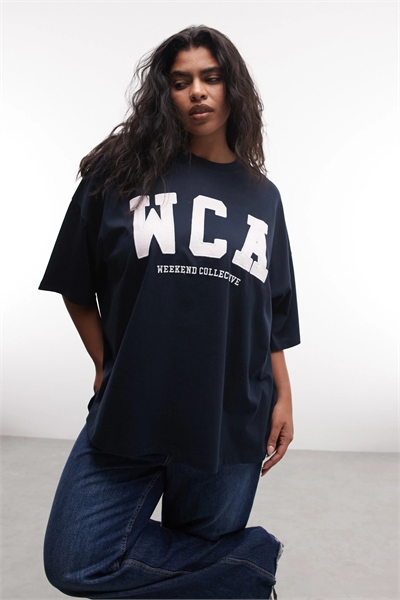 Футболка Weekend Collective с логотипом «Curve Icon» и принтом в стиле университетской команды артикул 151265417
