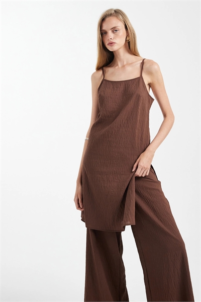 Топ-камизолка из длинной ткани с гофрированной текстурой и разрезом co-ord артикул 154035106
