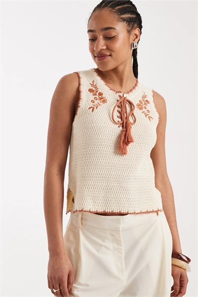 Вязанный жилет с вышивкой крючком артикул 155388651