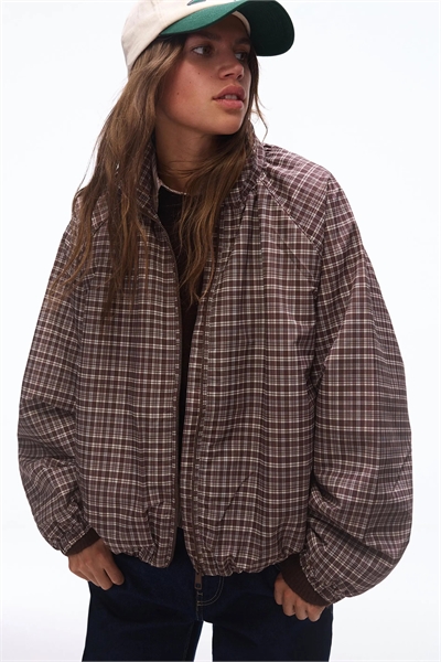 Куртка в клетку большого размера на молнии артикул 156163122