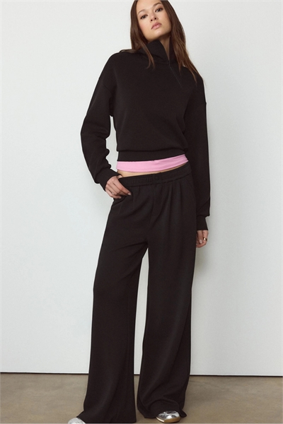 Брюки с вытачками из мягкой ткани артикул 155649422