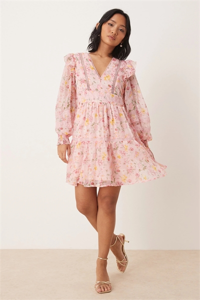 Мини-платье с кружевной оборкой в виде лестницы артикул 140563211