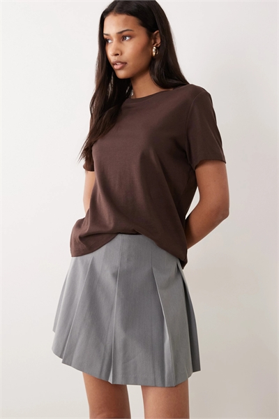 Мини-юбка с заутюженными складками артикул 135245880