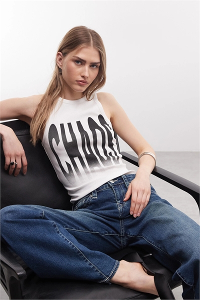 Жилет с ребристым вырезом и принтом «Chaos» артикул 153758113