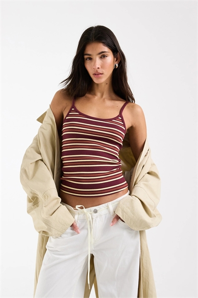 Жилет с контрастной окантовкой и вырезом артикул 153151522