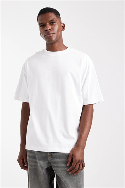 Объемная футболка свободного кроя артикул 152930752