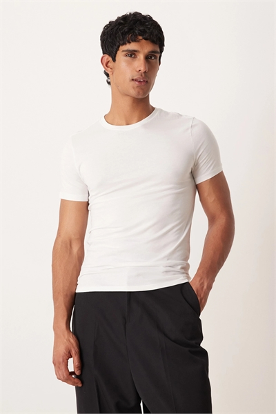 Футболка облегающего кроя из высококачественного хлопка SUPIMA® артикул 148450395