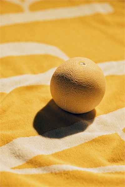 Хлопковое пляжное полотенце с текстовым узором артикул 1315858003