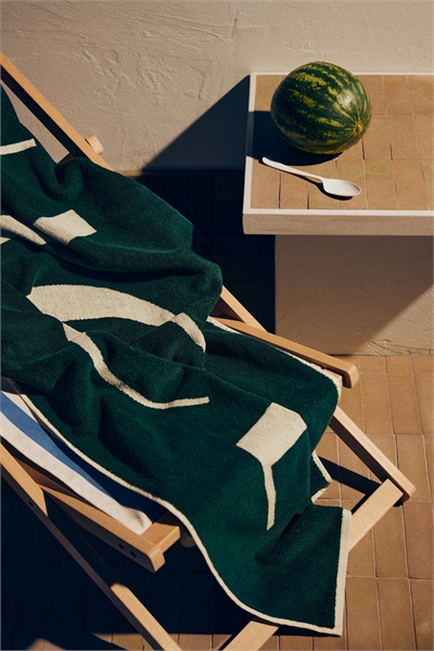 Хлопковое пляжное полотенце с текстовым узором артикул 1315858005