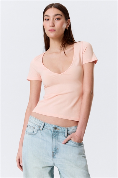 Облегающая футболка с глубоким V-образным вырезом артикул 1326566001