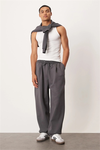 Джоггеры премиум-класса с широкими брючинами и плотной тканью артикул 147787715
