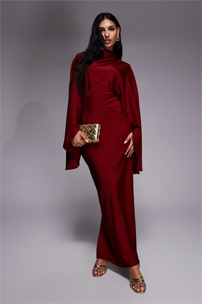 Атласное макси-платье с воротником-воронкой и объемными рукавами артикул 154955269