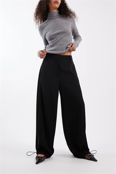 Джоггеры с зауженными штанинами артикул 150661571