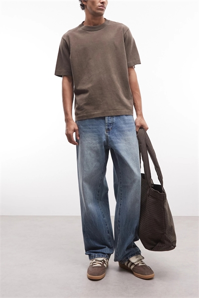 Классические джинсы свободного кроя в винтажном стиле артикул 154338864